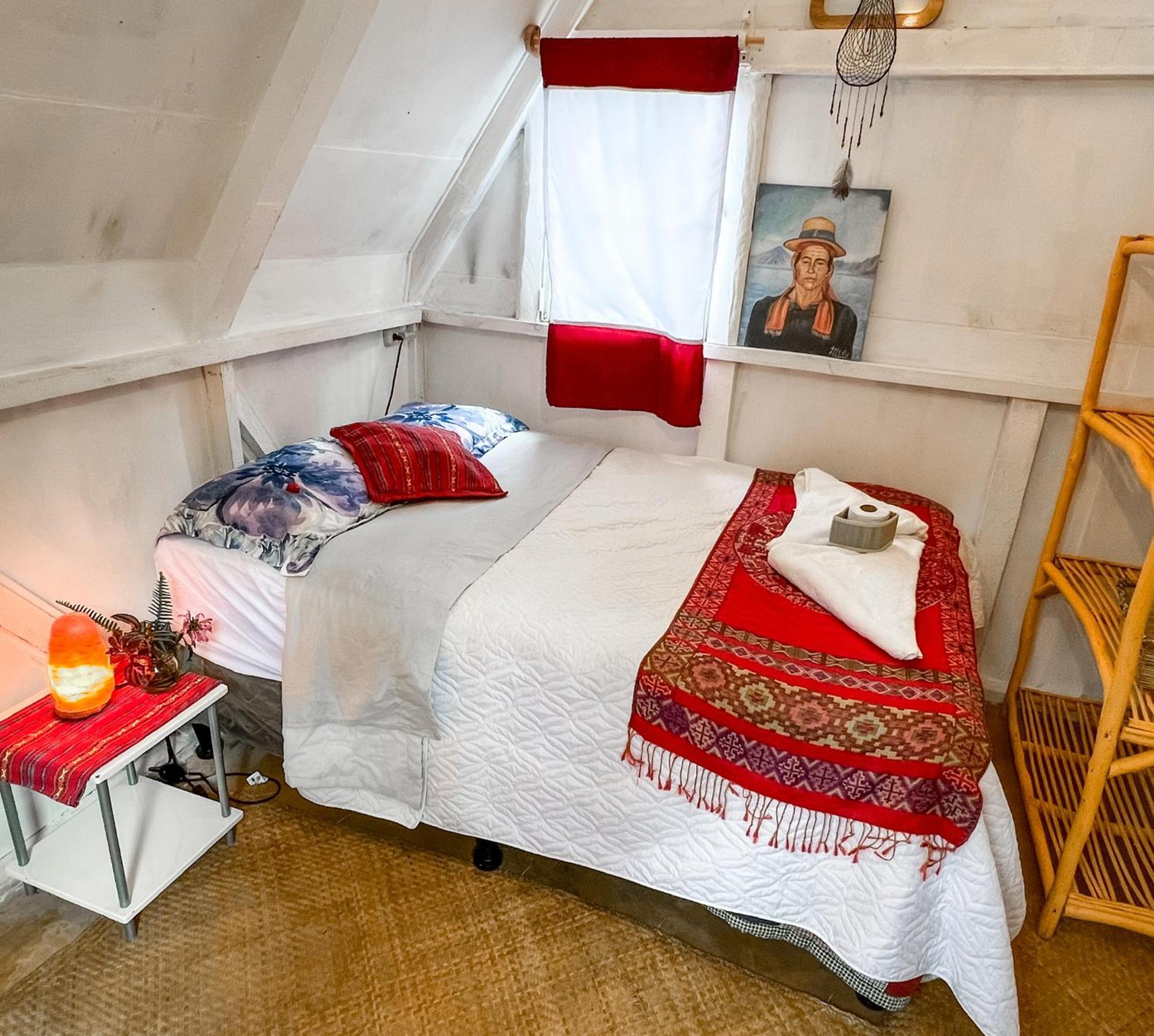 Unicorn Reborn - Peaceful Rentals San Marcos La Laguna Bagian luar foto